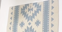 100均のマット2枚→縫い合わせたら……「すごい!!」「天才か」　“材料費330円”のファッションアイテムに絶賛の声「作ります!!」
