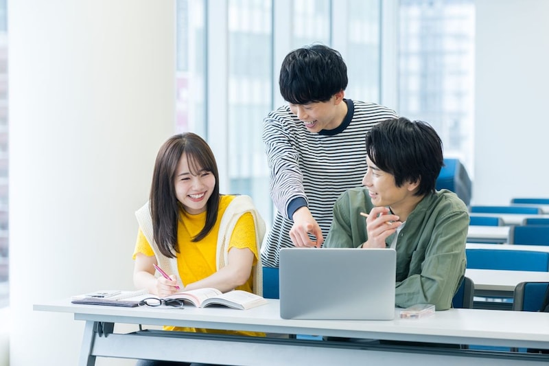 【中四国・九州沖縄在住者に聞いた】子どもを入学させたい「GMARCH・早慶上理ICU・日東駒専の大学」ランキング！　2位は「慶應義塾大学」、1位は？