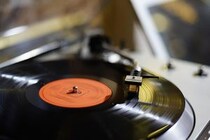 「シティポップ最高」「日本らしさ感じる」　海外が熱視線を送る“日本のレコード文化”リバイバル