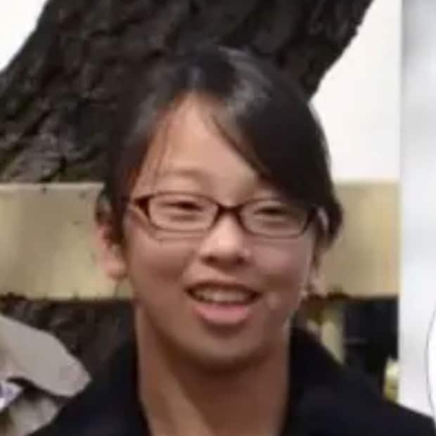 小学校の卒業式でぽつんと立つ少女→10年後……　目を奪われる姿に「垢抜けの天才」「無敵やん」と160万再生