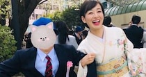 息子の小学校卒業で腕を組んだ34歳母→中学校で反抗期を迎えて……　6年後の姿に反響　「本当に素敵！」「お母さん、変わってない!?」　1年後の現在は