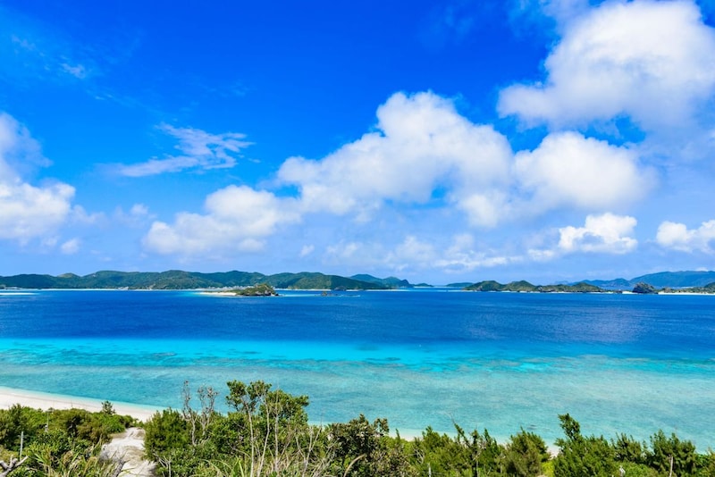 【女性に聞いた】買ってきてほしい「沖縄県のお土産」ランキング！　2位は「紅いも生タルト 沖縄きらり（御菓子御殿）」、1位は？