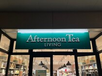 「シンプルですっきりおしゃれ」Afternoon Tea LIVING（アフタヌーンティー リビング）の“レインコート”が大人気 「野外イベントにも◎」「雨も風も防いでくれる」
