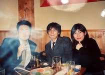 【画像】26年後に再会した3人