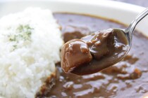 【東海地方在住者に聞いた】家に常備しておきたい「レトルトカレー」ランキング！　2位は「こくまろカレー（ハウス食品）」と「ゴールデンカレー（エスビー食品）」、1位は？