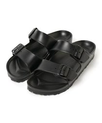 「素足で履いてもよし、ソックスを合わせてもよし。毎日ヘビロテしてます」BIRKENSTOCK（ビルケンシュトック）の“洗えるサンダル”が大人気 「梅雨もゲリラ豪雨も怖くない」「とにかく軽い」
