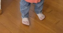 2歳娘に「アイス買いに行く？」と聞いたら、次の瞬間……　まさかの姿に「ハーゲンダッツ箱買いしたるわ」「サーティワン貸し切るしか」