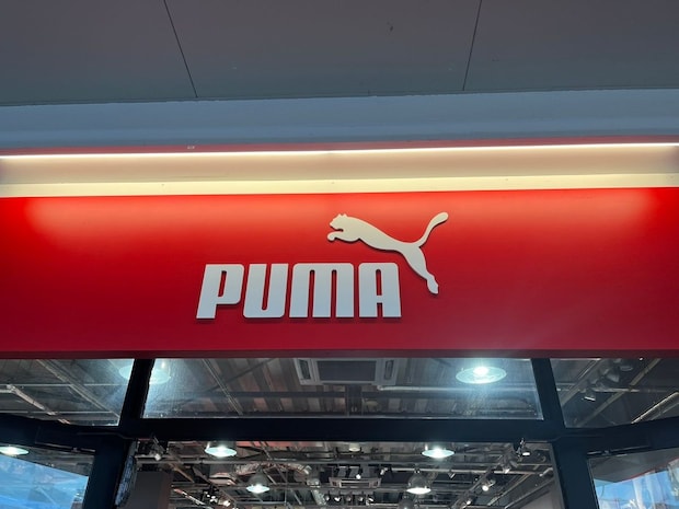 「履き心地が最高！」　PUMAの“ふわふわサンダル”が人気→厚みのあるソールに「歩きやすくて楽」「近所の買い物で履いてます」