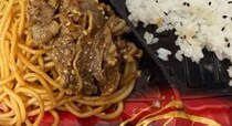 ボリュームある生協の弁当をよく見ると……「ガチで何事www」　“まさかのおかず”に「えええええ」「これは反則」