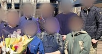 実家で撮った家族写真→最前列を見ると……「本当に羨ましい」　1000万表示の“思わず声が出る光景”に「最高」「ヤバい、可愛いが過ぎる」