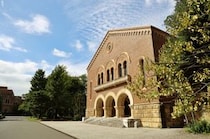 「お互いを伸ばし合い、充実」　“学生から支持される関東の大学”って？　ランク上位の少人数精鋭大学に「地味だがやっぱりすごいと思わせる安定感」「なんといっても外観が素敵」の声