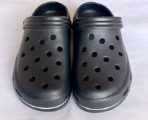「サッと履けて脱げにくい」「長く歩いても疲れません」crocs（クロックス）の“アウトドアサンダル”が大人気 「足裏の疲れが激減」「洗いやすい、すぐ乾く」