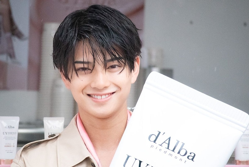 岩瀬洋志、お気に入りのサンクリームの色は……「ピンク」　渋谷に降臨、透明感あふれる笑顔を見せる