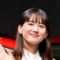 【画像】えっ、何頭身!?綾瀬はるかの全身ショット！