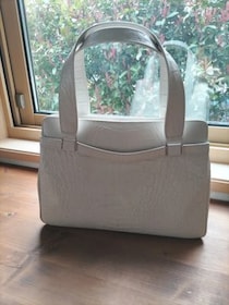 古着屋さんで500円だった「未使用みたいに綺麗」なバッグ→開けてみると……　中から出てきた“予想外のもの”に「ロマンを感じます」