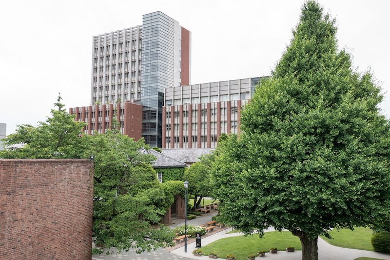 「指3本には入るオシャレさ」　“施設がすごい首都圏の私立大学”といえば？　ランキング上位に「ジムやシャワー、プールが使用可能」「学生たちは常に喜んでいる」の声