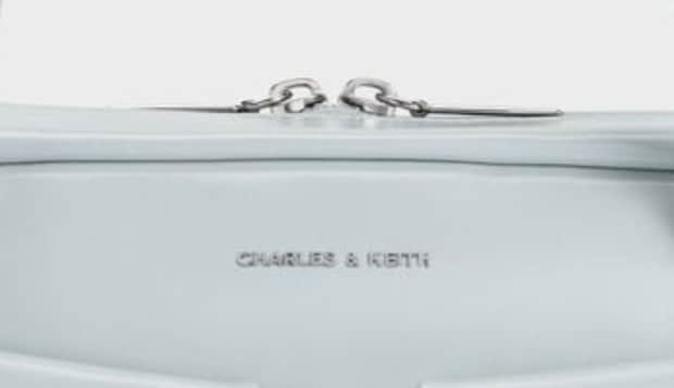 【CHARLES & KEITH】「ほぼ毎日使っちゃってる」ペットボトルも入る高見えバッグが「思った以上にものが入るので感動」