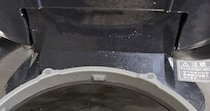 ママが米を炊飯器に入れ、ふたを閉めようとしたら……　「やっちまったなぁ」まさかの光景に「炊く前で良かった」