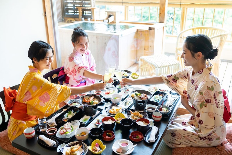 「泊まれなくなるから誰にも知られたくない」 新潟県で“食事の評価が高い宿”1位に「山菜がどれもおいしかった」「人気があるのも納得の宿」の声