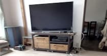 【画像】“壁掛け”になったテレビ
