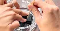 スポンジに種をまき、ペットボトルの飲み口にセットして55日後……　気持ちいいほど育った姿に「いいですね！」「すぐやる！」