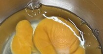 喫茶店の店主が、仕込みのため卵を割ったら……「なに！これ！」　出てきた“まさかの中身”に「初めてみました！」