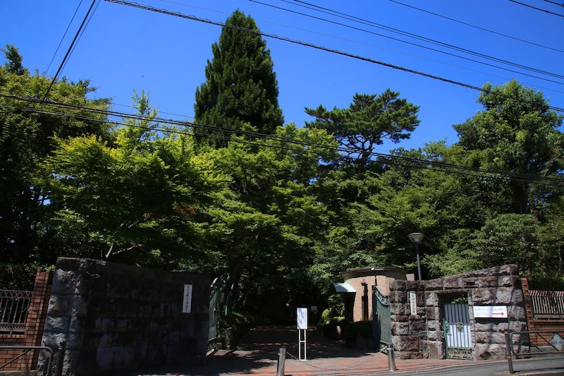 「人間関係が充実している空間」　“女性が選ぶ進学させたい女子大”って？　ランキング上位に「通学する度にテンションあがる」「フランスの外資やANA、JALの実績」の声