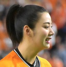 【画像】始球式のまさかの姿