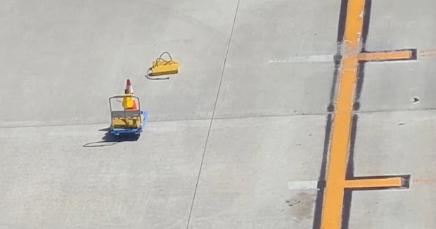 飛行機に搭乗中→ふと窓の外を見たら……　まさかの光景に「すご～い」「感動で涙でそうだったよー」