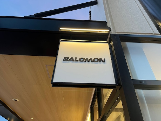 「履きやすいし疲れない」「もう革靴通勤には戻れない」SALOMON(サロモン)の“GORE-TEXスニーカー”に絶賛の声 「一目惚れして購入」「一足は持っておきたい」