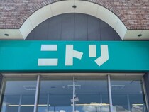 「売り切れる前に即買った」ニトリの“9990円ミニプロジェクター”が大好評　「絶対買いです」「これでこの値段はヤバい」「おうち映画館が完成して最高」