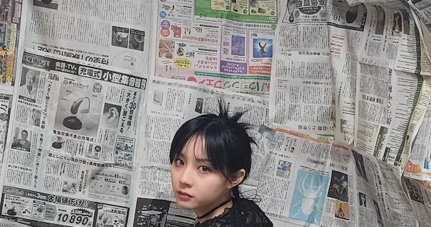 「低予算でドレスを作りたい」と新聞紙3部を取り出し……　衝撃の完成品に「すごい才能」「かっこよすぎます」