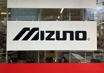 「雨の日の通勤で活躍」「すごい撥水力」MIZUNO（ミズノ）の“GORE-TEXレインウェア”が大人気 「汗をかいても蒸れにくい」「強い雨風も問題なし」