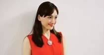 綾瀬はるか、紅白リハの“英高級ドレス”が特定され……　約70万円が判明した大胆デザインに「紅白の華確定やん」