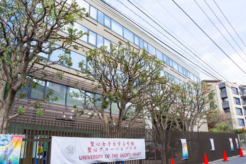 「第2の家族級にアットホーム！」　“女性が選ぶ進学させたい女子大”って？　ランキング上位に「優しくて綺麗で過ごしやすい」「人数が少ない分ひとりひとり丁寧」の声