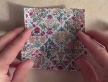 「着物デザイン珍しい！」セリアで買った小さな布→縫わずにパタパタ折るだけで……　完成形に「さいっこう」「作ってみたい」