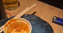 飲み会で友人が急にしゃべらなくなった→ふと見ると……「コレ作ってたのダルすぎる」　まさかの光景に「これは」「エモい」