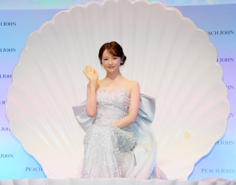 森香澄、デコルテあらわのマーメイドドレス姿を披露　貝殻の中から登場は「もう二度とないんじゃないかな」