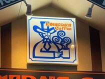 「とんでもなくかわいいもの作ったな！」　コメダ珈琲店の“1900円巾着ポーチ”→見てみると……　思わず欲しくなるデザインに「道行く人が二度見するレベル」「持ってて損なし」