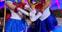 ユニバにセーラームーンのコスプレで入場したら……“本物”に遭遇　まさかの2ショットに「見てるだけで幸せ」「ステキ」【海外】