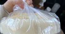「北海道民なら知ってる」お菓子を買いに→店頭を見ると……　1キロ入りの“レア”な商品に遭遇「埋蔵金レベルのお宝!!」「本体よりうまい気がする」