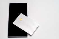 【社会人に聞いた】レジで出すとかっこいい「クレジットカード（プラチナ）」ランキング！　2位は「JCBプラチナ」、1位は？