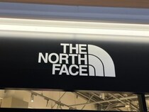 「他の色も欲しいくらいです」THE NORTH FACEの“ショートコンパクトジャケット”に「可愛く着れて最高」「バッグに入れて持ち運べる」の声