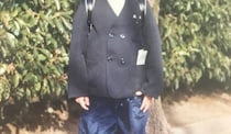 「岡田准一の幼少期」っぽい男の子→34年後……まさかの変貌に「イケメンて小さい頃からイケメンなんだ」