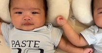 「コピペみたい」な双子の赤ちゃん兄弟→成長すると……　驚きの現在に「か、かわえぇ〜！！！」「一卵性って本当に」