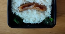高校生息子とケンカした翌日→ママが作ったお弁当は……「友達もびっくり！」　“まさかの中身”に「迫力満点です」「そこに愛がちゃんとある！w」