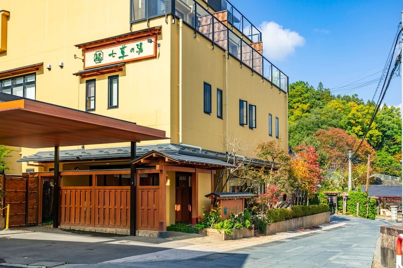 「今回で5年連続」長野県“食事が高評価の宿”ランキング1位が大好評！　「三世代で温泉と食事に満足」「お料理すべてとても美味しい」「食器も個性あふれる素敵なもの」