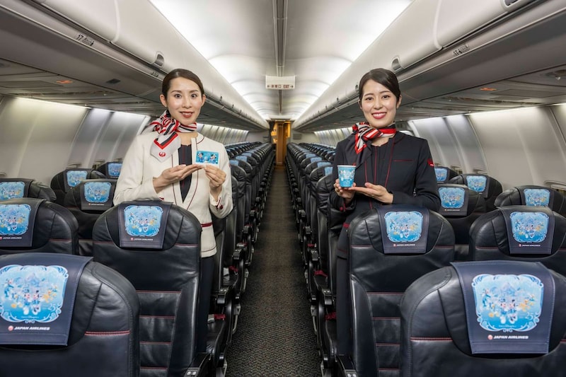羽田空港にミッキー＆ミニーがやってきた！　JALの“ディズニー飛行機”全貌初公開に「乗らねば」「これ一番楽しみにしてた」