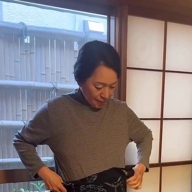 お墓参りに行く60代女性→選んだ着物は……　目からウロコの“和装コーデ”に「これなら着れそう！」「憧れます」