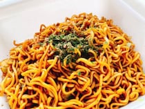 【関西地方在住者に聞いた】コスパが良いと思う「カップ焼きそば」ランキング！　2位は「マルちゃん ごつ盛りソース焼そば」、1位は？